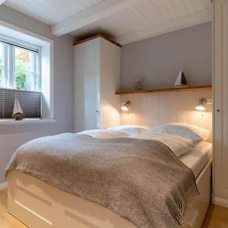 Reetdachhaus Unter Reet Reetdachhaus Unter Reet Ii Дом отдыха *